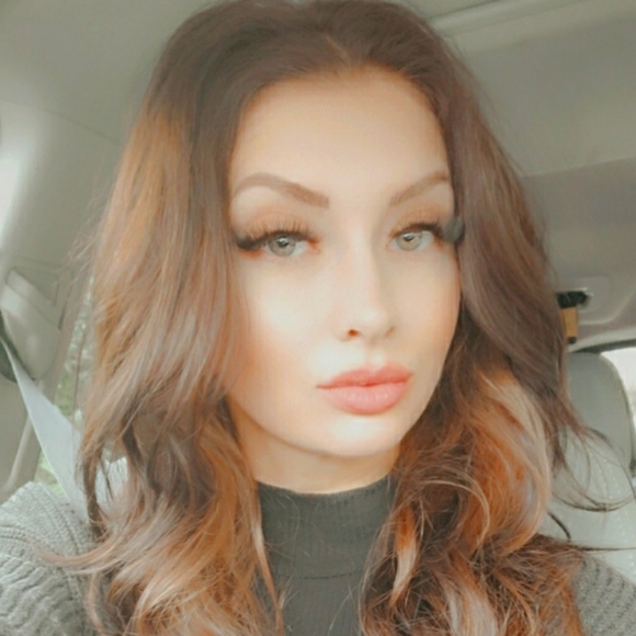 Meet your Posher, Jessica - Picture 1 of 1